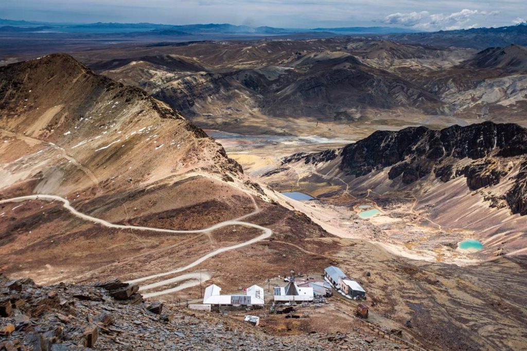  View from the summit, with the Chacaltaya Observatory visible below. The observatory forms part of a wider network of atmospheric observation sites in the region, including monitoring facilities at El Alto Airport and in the city of La Paz
Wara Eliana Carvajal Terrazas 